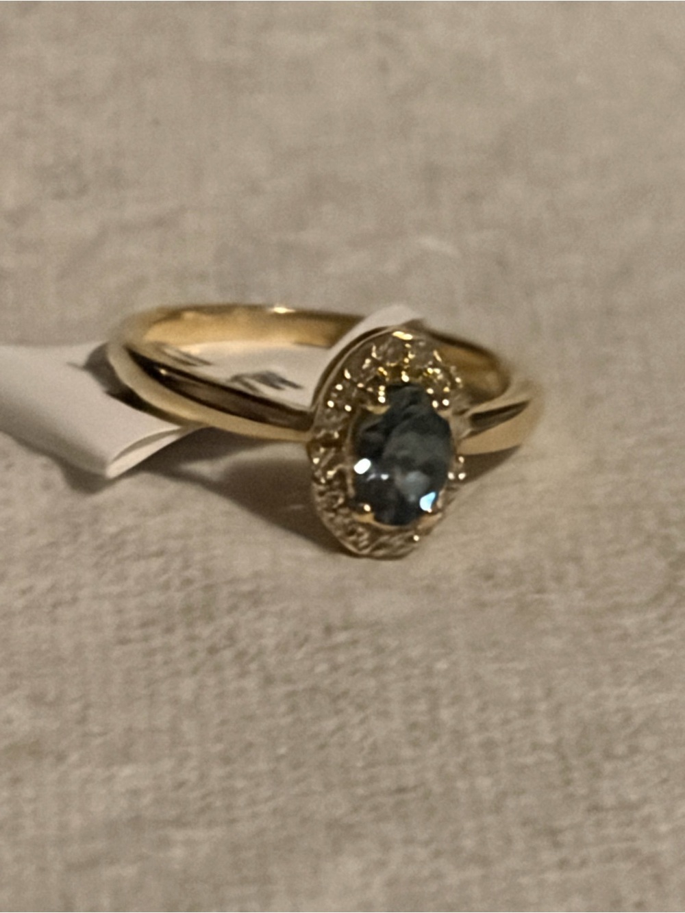 American Blue Sapphire and diamond Halo ring 1/10k tw yellow gold - Picture 13 of 13